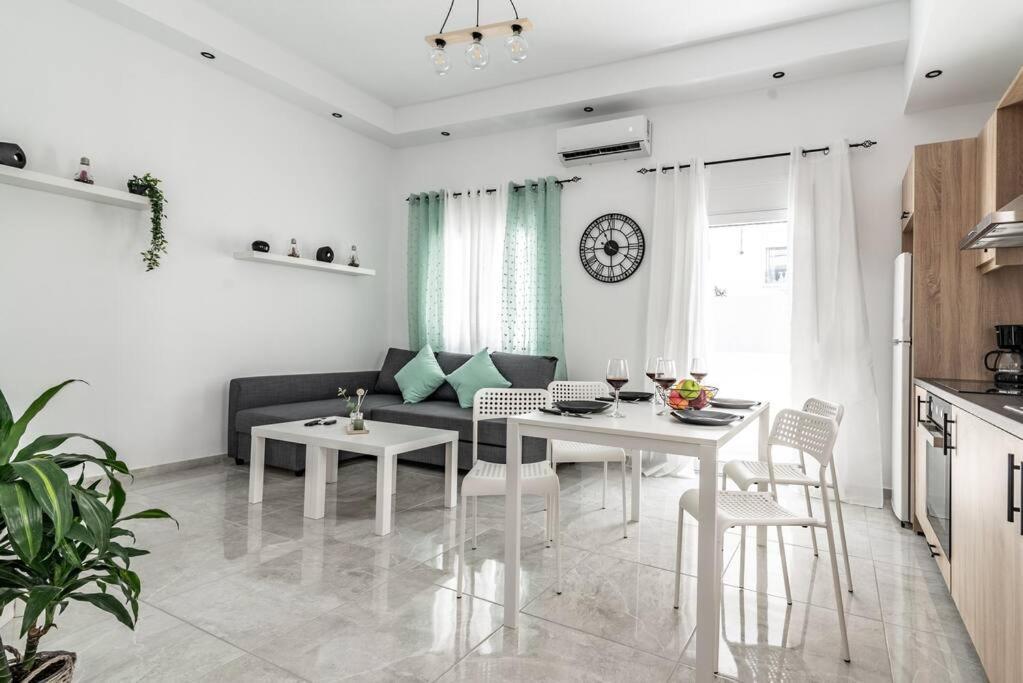 Modern & Stylish Flat For Friends & Couples Lägenhet Heraklion Exteriör bild