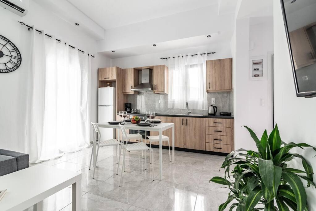 Modern & Stylish Flat For Friends & Couples Lägenhet Heraklion Exteriör bild