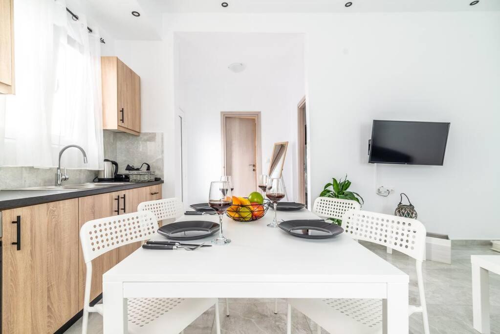 Modern & Stylish Flat For Friends & Couples Lägenhet Heraklion Exteriör bild